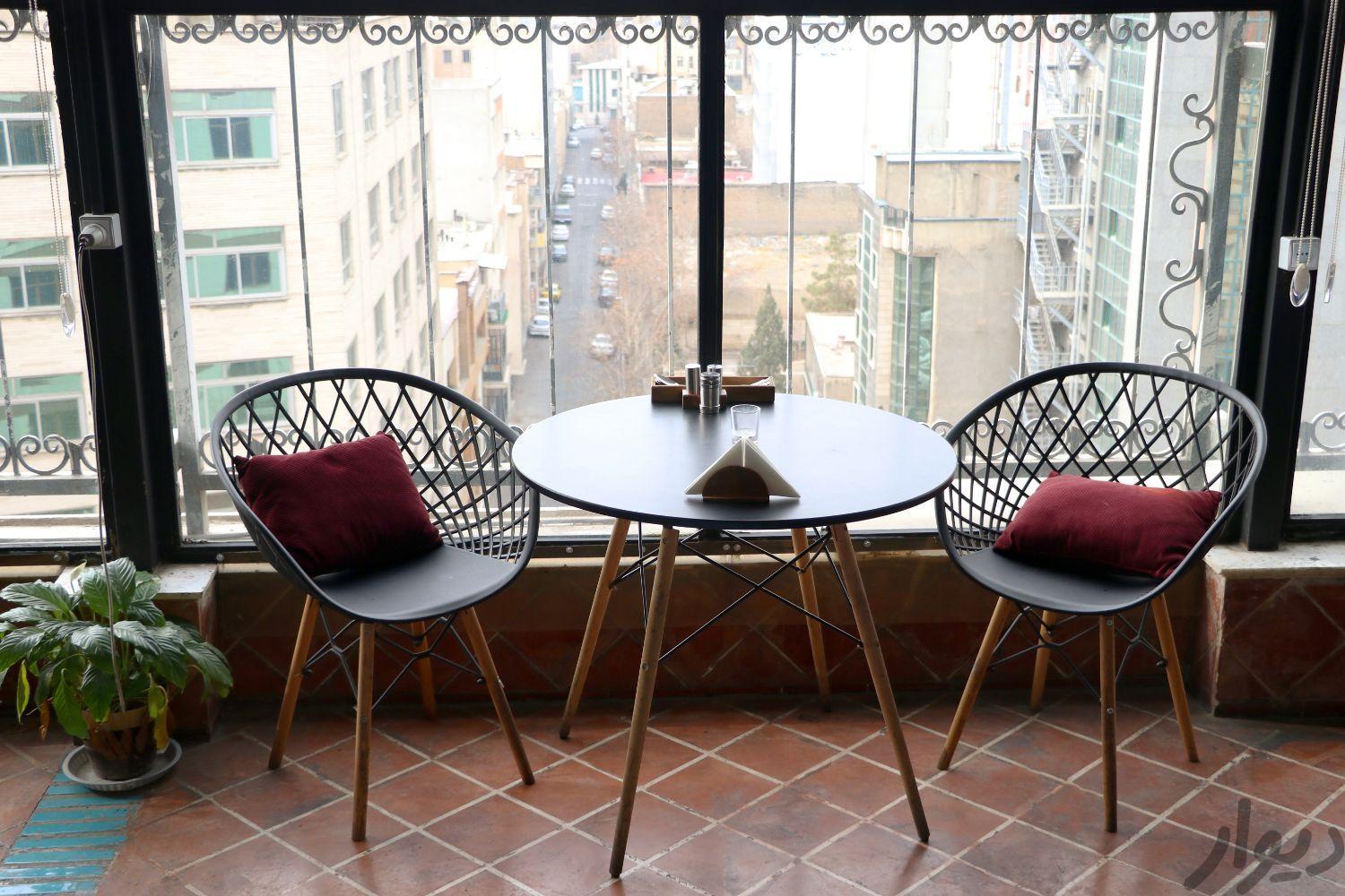 باریستا سالن کار خانم سالن کار آقا جهت کار در کافه