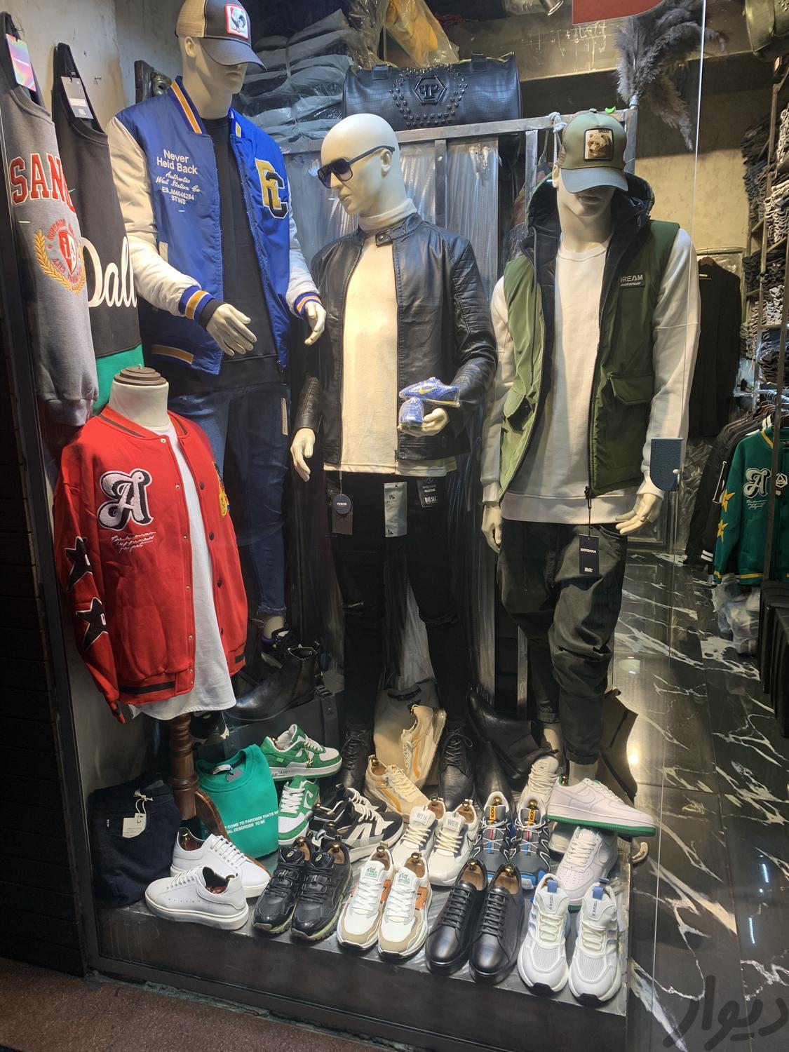 فروشنده حرفه ای اقا بوتیک مردانه گلدیس